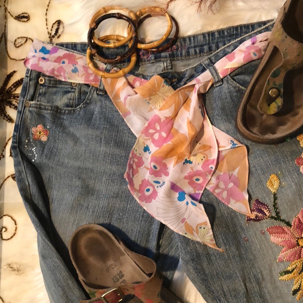 Embroidered patch bell bottom jeans/ vintage. - Picture 3 of 5